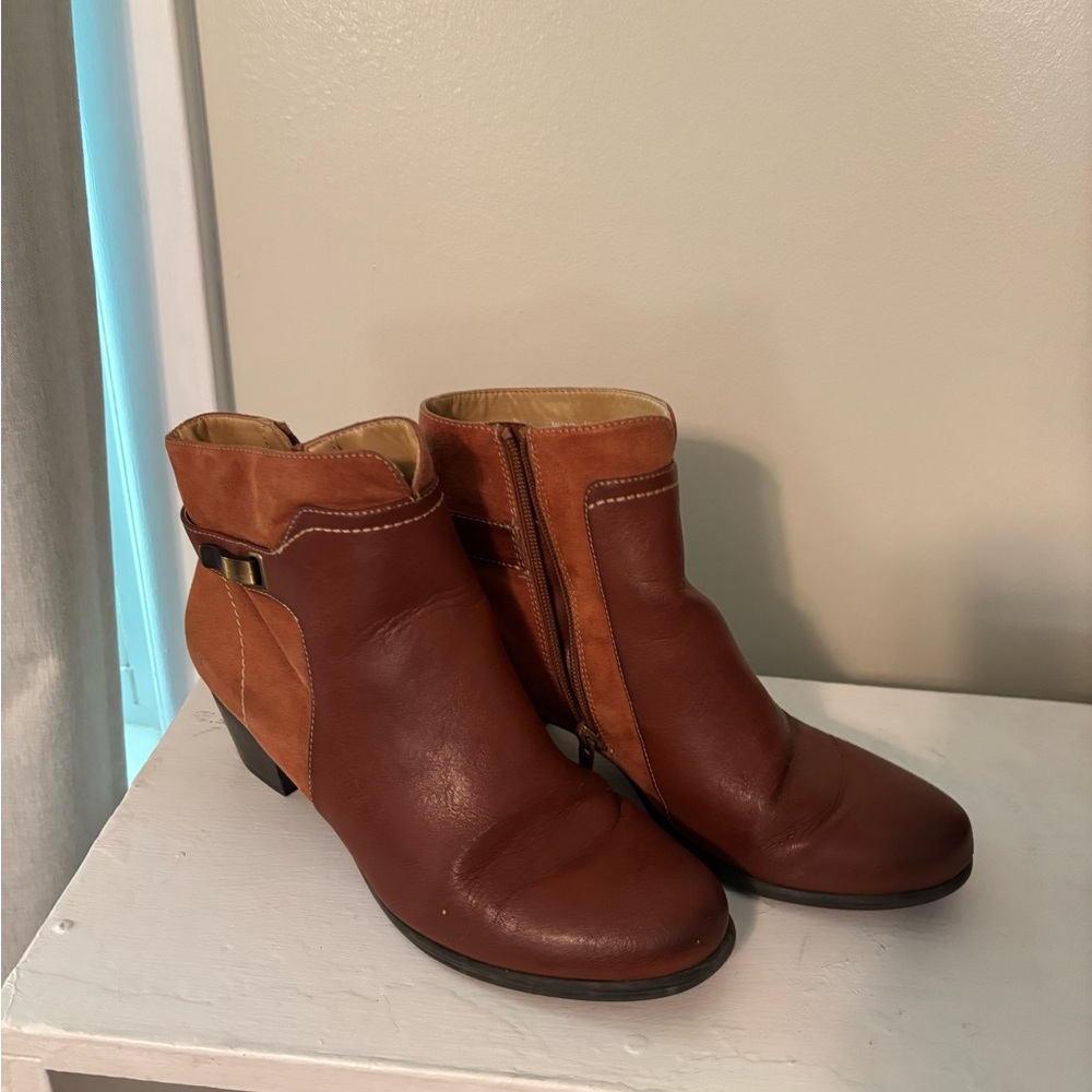 Naturalizer Brown Ankle Boots with Smooth Leather Finish